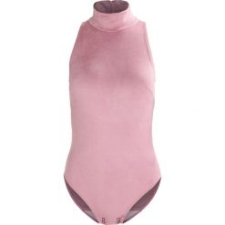 Body i gorsety: Undress Code BE FEMININE Body dark pink