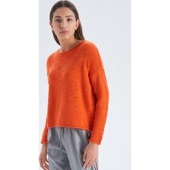Ażurowy sweter oversize - Pomarańczowy. Pomarańczowe swetry oversize damskie marki Cropp, s, w ażurowe wzory. Za 69,99 zł.