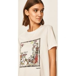 Desigual - T-shirt. Białe bluzki damskie Desigual, s, z nadrukiem, z bawełny, casualowe, z okrągłym kołnierzem, z krótkim rękawem. W wyprzedaży za 169,90 zł.
