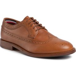 Półbuty TOMMY HILFIGER - Washed Leather Brogue Shoe FM0FM02446 Cognac 606. Pomarańczowe buty wizytowe męskie TOMMY HILFIGER, ze skóry, bez zapięcia. W wyprzedaży za 419,00 zł.