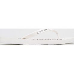 Calvin Klein Jeans - Japonki. Białe kapcie męskie Calvin Klein Jeans, z jeansu. Za 159,90 zł.