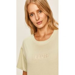 Levi's - T-shirt. Zielone bluzki damskie Levi's®, s, z aplikacjami, z bawełny, casualowe, z okrągłym kołnierzem. W wyprzedaży za 139,90 zł.