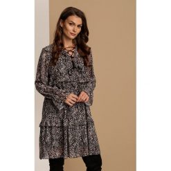 Czarna Sukienka Irintia. Czarne sukienki damskie Renee, s, bez wzorów, bez kołnierzyka, bez rękawów, mini. Za 129,99 zł.