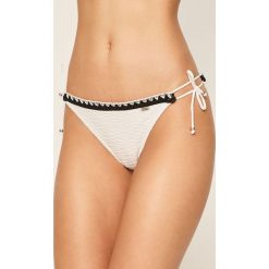 Banana Moon - Figi kąpielowe Stora Allchic. Białe stroje kąpielowe damskie Banana Moon, z aplikacjami, z elastanu. W wyprzedaży za 119,90 zł.