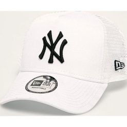 New Era - Czapka. Białe czapki męskie New Era, z aplikacjami, z bawełny. W wyprzedaży za 99,90 zł.