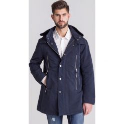 Granatowa parka męska z odpinanym kapturem. Niebieskie płaszcze męskie Armani Exchange, xl, z aplikacjami. Za 459,60 zł.