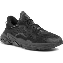 Buty adidas - Ozweego EE6999 Cblack/Cblack/Grefiv. Czarne półbuty męskie Adidas, na co dzień, bez wzorów, ze skóry, bez zapięcia. Za 499,00 zł.
