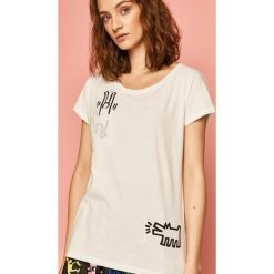 Medicine - T-shirt by Keith Haring. Białe bluzki damskie MEDICINE, s, z nadrukiem, z bawełny, casualowe, z okrągłym kołnierzem, z krótkim rękawem. Za 49,90 zł.