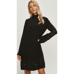 Desigual - Sukienka. Czarne sukienki damskie Desigual, na co dzień, s, z aplikacjami, z poliesteru, casualowe, z golfem, z długim rękawem, długie, mini, proste. Za 519,90 zł.