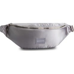 Saszetka nerka CALVIN KLEIN JEANS - Satin Streetpack K40K400822 910. Szare saszetki damskie marki Calvin Klein Jeans, z jeansu. Za 299,00 zł.