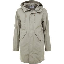 CLOSED Parka pale olive. Brązowe płaszcze męskie CLOSED, xl, bez wzorów, z bawełny, bez kaptura. W wyprzedaży za 551,60 zł.