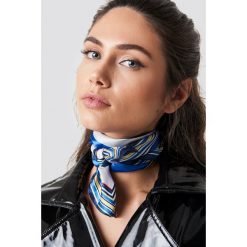 Trendyol Błyszcząca apaszka z nadrukiem - Navy. Niebieskie apaszki damskie Trendyol, z nadrukiem. Za 32,00 zł.