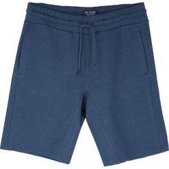 SZORTY MĘSKIE O LUŹNYM KROJU Z DZIANINY. Szare szorty damskie Top Secret, z dzianiny. Za 29,99 zł.