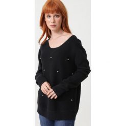 Czarny Sweter Webster. Czarne swetry damskie Born2be, xl, z aplikacjami, z dzianiny, eleganckie, bez rękawów, bez kaptura. Za 79,99 zł.