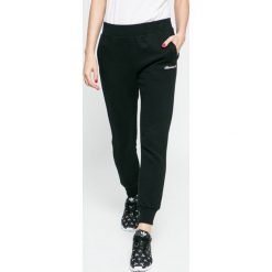 Ellesse - Spodnie. Niebieskie spodnie damskie Ellesse, bez wzorów, z bawełny, casualowe. W wyprzedaży za 129,90 zł.