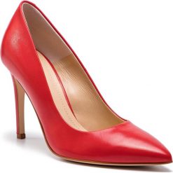 Szpilki SOLO FEMME - 34201-A8-I85/000-04-00 Czerwony. Czerwone półbuty damskie Solo Femme, bez wzorów, ze skóry, bez obcasa, na obcasie, bez zapięcia. W wyprzedaży za 239,00 zł.