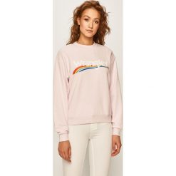 Wrangler - Bluza. Różowe bluzy damskie Wrangler, xs, z nadrukiem, z bawełny, bez rękawów, bez kaptura. W wyprzedaży za 179,90 zł.