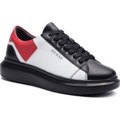 Sneakersy GUESS - FM7OPE LEA12 WHIRE. Czarne sneakersy męskie Guess, na co dzień, z aplikacjami, ze skóry ekologicznej, eleganckie, bez zapięcia. Za 499,00 zł.