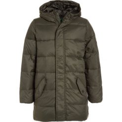 Benetton Płaszcz puchowy khaki. Brązowe kurtki chłopięce marki Benetton, z materiału. W wyprzedaży za 239,20 zł.