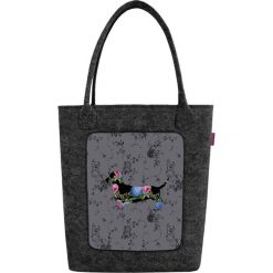 Torebka "Swing" w kolorze szarym ze wzorem - (S)27 x (W)35 x (G)10 cm. Szare torebki klasyczne damskie Bertoni, w paski, z materiału. W wyprzedaży za 59,95 zł.