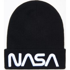 Czapka Nasa - Czarny. Czarne czapki męskie Cropp, bez wzorów. W wyprzedaży za 35,99 zł.