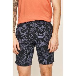 Tommy Hilfiger - Szorty. Niebieskie spodenki i szorty męskie TOMMY HILFIGER, bez wzorów, z bawełny, casualowe. W wyprzedaży za 319,90 zł.