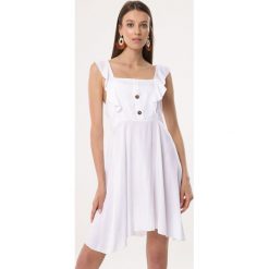 Biała Sukienka Be Buoyant. Białe sukienki damskie Born2be, na co dzień, s, z aplikacjami, eleganckie, z falbankami, bez rękawów, rozkloszowane. Za 69,99 zł.