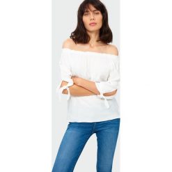 Bluzka carmen. Bluzki damskie Greenpoint, bez wzorów, z wiskozy, bez kołnierzyka, bez rękawów. Za 49,99 zł.