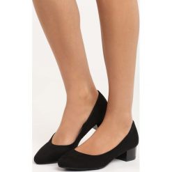 Czarne Zamszowe Czółenka Secret Recipe. Czarne buty ślubne damskie marki Born2be, z zamszu, na niskim obcasie, na słupku. Za 79,99 zł.