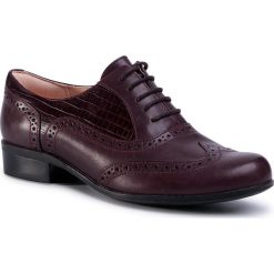 Oxfordy CLARKS - Hamble Oak 261463014 Burgundy Combi. Czerwone półbuty damskie Clarks, bez obcasa, na płaskiej podeszwie, bez zapięcia. W wyprzedaży za 299,00 zł.