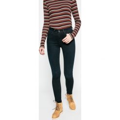 Wrangler - Jeansy BlueBlack. Niebieskie jeansy damskie marki Wrangler, z elastanu, z podwyższonym stanem. W wyprzedaży za 239,90 zł.