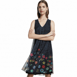 Desigual Kamizelka damska sukienka Carnagy Marino 20SWVK96 5001 (Wielkość M). Kamizelki damskie Desigual, m, bez wzorów, z materiału, bez kaptura. W wyprzedaży za 221,00 zł.