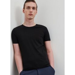 T-shirt z bawełny pima - Czarny. Czarne t-shirty męskie Reserved, s, bez wzorów, z bawełny, bez kołnierzyka. W wyprzedaży za 39,99 zł.