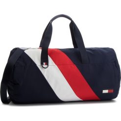 Torba TOMMY HILFIGER - Tommy Duffle Chevron AM0AM04162 901. Niebieskie torby męskie sportowe TOMMY HILFIGER, bez wzorów, z materiału. W wyprzedaży za 359,00 zł.