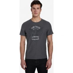 Tom Tailor Koszulka Szary. Szare podkoszulki męskie Tom Tailor, l, z haftami, z bawełny, z krótkim rękawem. Za 59,95 zł.