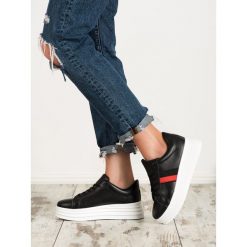 CZARNE OBUWIE SPORTOWE. Czarne buty sportowe damskie SHELOVET, bez wzorów, bez zapięcia. Za 49,90 zł.
