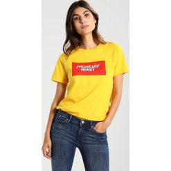T-shirty damskie: WeSC JACEY HIGHWAY HONEY Tshirt z nadrukiem spectra yellow
