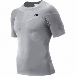 Koszulka kompresyjna MT032033ALY. Koszulki męskie New Balance, xxl, bez wzorów, z elastanu, bez kołnierzyka, bez rękawów, do piłki nożnej. Za 169,99 zł.