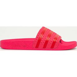Adidas Originals - Klapki. Różowe klapki damskie adidas Originals, bez wzorów, z gumy, bez obcasa, na obcasie. Za 149,90 zł.