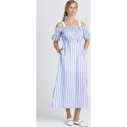 SUKIENKA Trussardi Jeans. Białe sukienki damskie Trussardi Jeans, na imprezę, z aplikacjami, z jeansu, z okrągłym kołnierzem, bez rękawów, maxi. Za 601,30 zł.