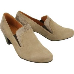 CAPRICE 24404-29 385 taupe suede combination, półbuty damskie. Półbuty damskie Caprice, bez wzorów, ze skóry, bez obcasa, na obcasie, bez zapięcia. Za 319,90 zł.