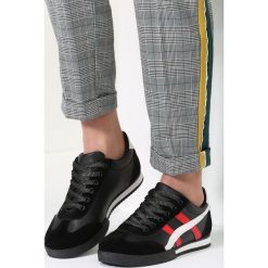 Czarne Buty Sportowe Scintilla. Czarne buty sportowe damskie marki vices, bez wzorów, sportowe. Za 59,99 zł.