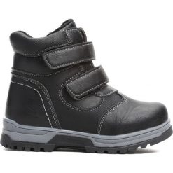 Czarne Traperki Persistently. Czarne buty zimowe chłopięce Born2be, z materiału, z okrągłym noskiem, na zamek. Za 64,99 zł.