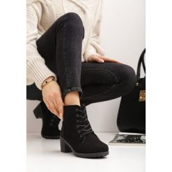 Czarne Botki Addicks. Czarne botki damskie Renee, na jesień, z okrągłym noskiem, za kostkę, na niskim obcasie, na obcasie, na sznurówki. Za 129,99 zł.