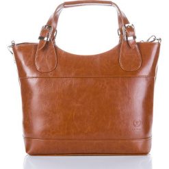 Skórzana torebka damska cognac PAOLO PERUZZI GA309 - cognac. Brązowe kuferki damskie Paolo Peruzzi, bez wzorów, ze skóry, na ramię, bez dodatków. Za 279,99 zł.