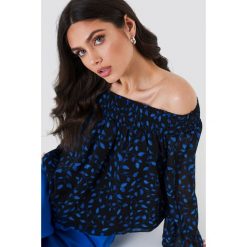 NA-KD Boho Bluzka z odkrytymi ramionami w kwiatowy wzór - Blue,Multicolor. Niebieskie bluzki damskie marki NA-KD Boho, bez wzorów, z poliesteru, boho, bez kołnierzyka, bez rękawów. W wyprzedaży za 48,78 zł.