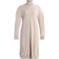 Sukienki: Noisy May Petite NMMOMO ROLL NECK Sukienka dzianinowa cream tan