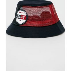 Tommy Jeans - Czapka. Niebieskie czapki męskie Tommy Jeans, bez wzorów, z bawełny. Za 229,90 zł.