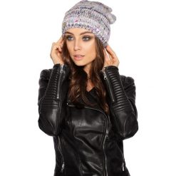 Kolorowa czapka beanie jasnoszary. Szare czapki damskie Lemoniade, na zimę, bez wzorów. Za 69,90 zł.