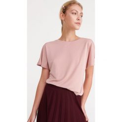 Gladki T-shirt - Różowy. Różowe t-shirty damskie Reserved, s. W wyprzedaży za 19,99 zł.